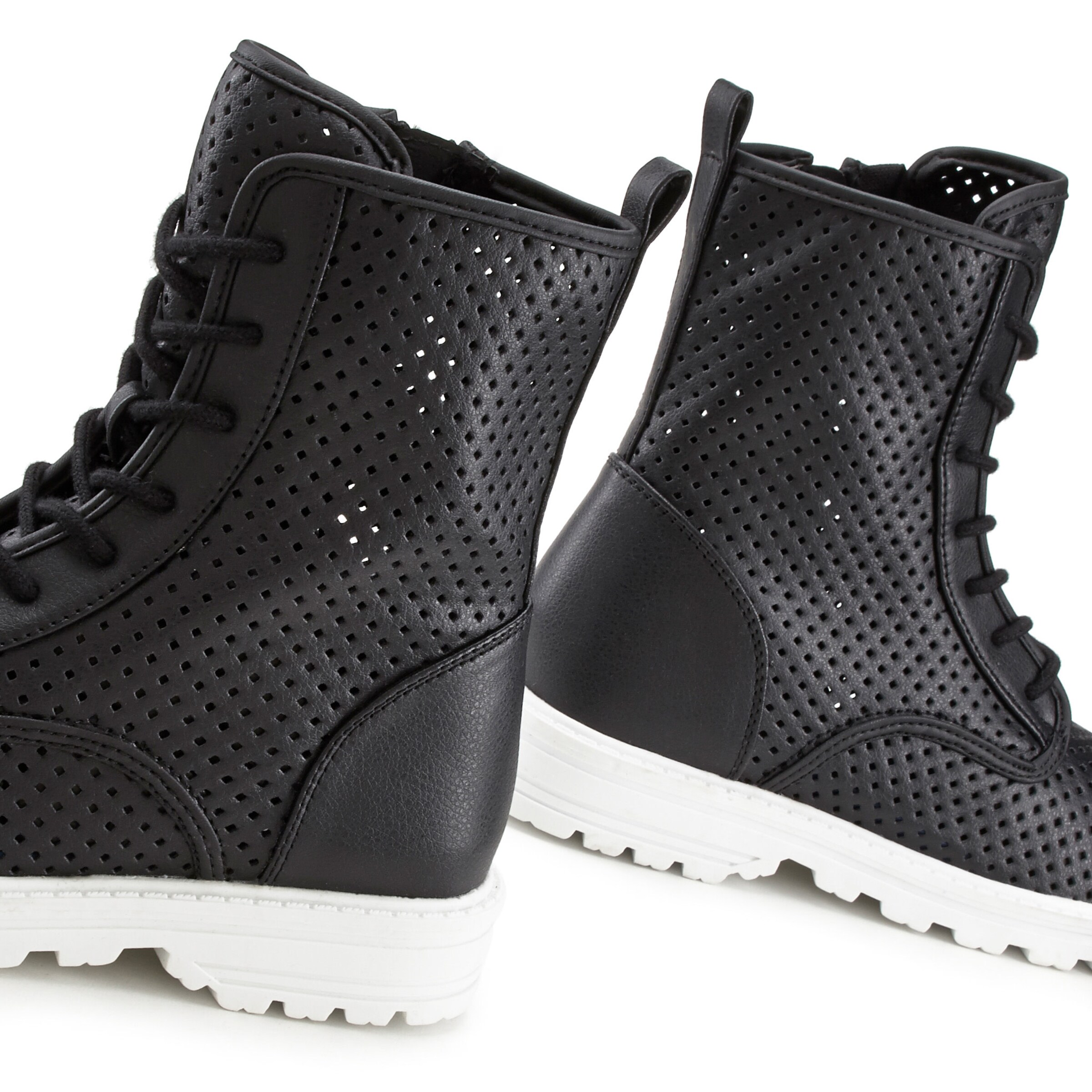 LASCANA Schnürstiefelette in schwarz