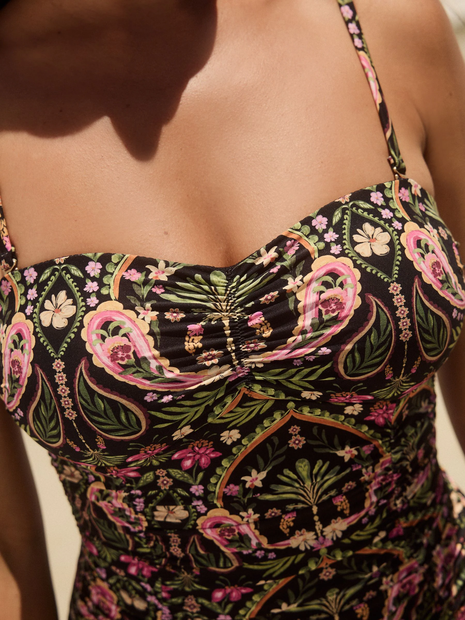 Zwart/Roze paisley - Vormgevend bandeaubadpak met buikcorrectie