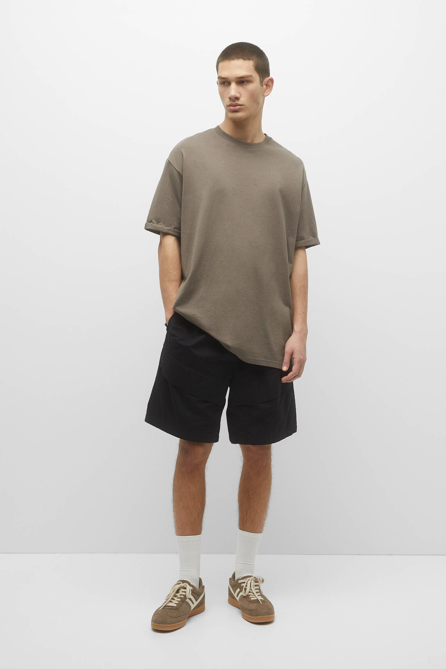 CAMISETA BÁSICA DE CORTE COMPRIDO - CINZA TAUL