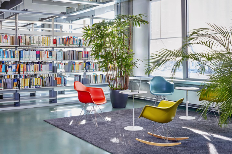 Vitra Eames DAR stoel verchroomd onderstel, White