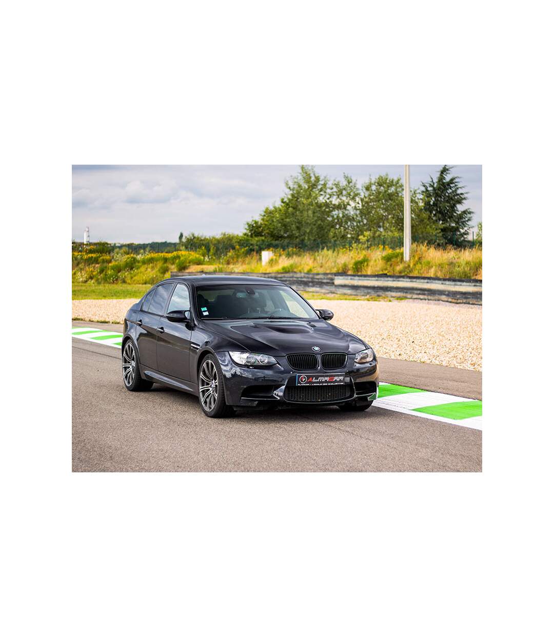 Passion Drift : 2 tours de baptême de drift en BMW M3 et 3 tours au volant d'une Nissan GTR - SMARTBOX - Coffret Cadeau Sport & Aventure