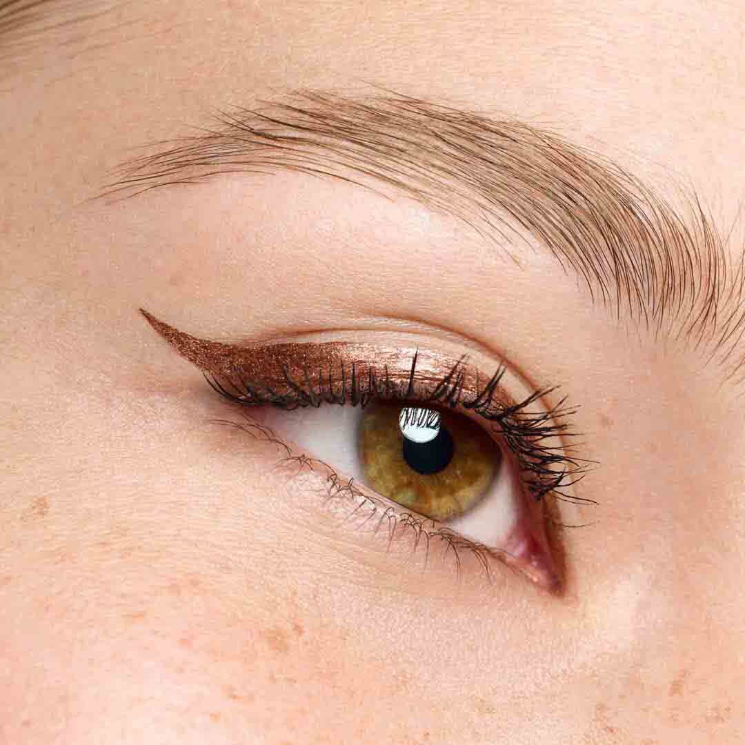 ESSENCE  COLOR it! Eyeliner Líquido Metálico