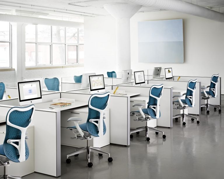 Herman Miller Mirra 2 bureaustoel zwart, grafiet onderstel, harde wielen