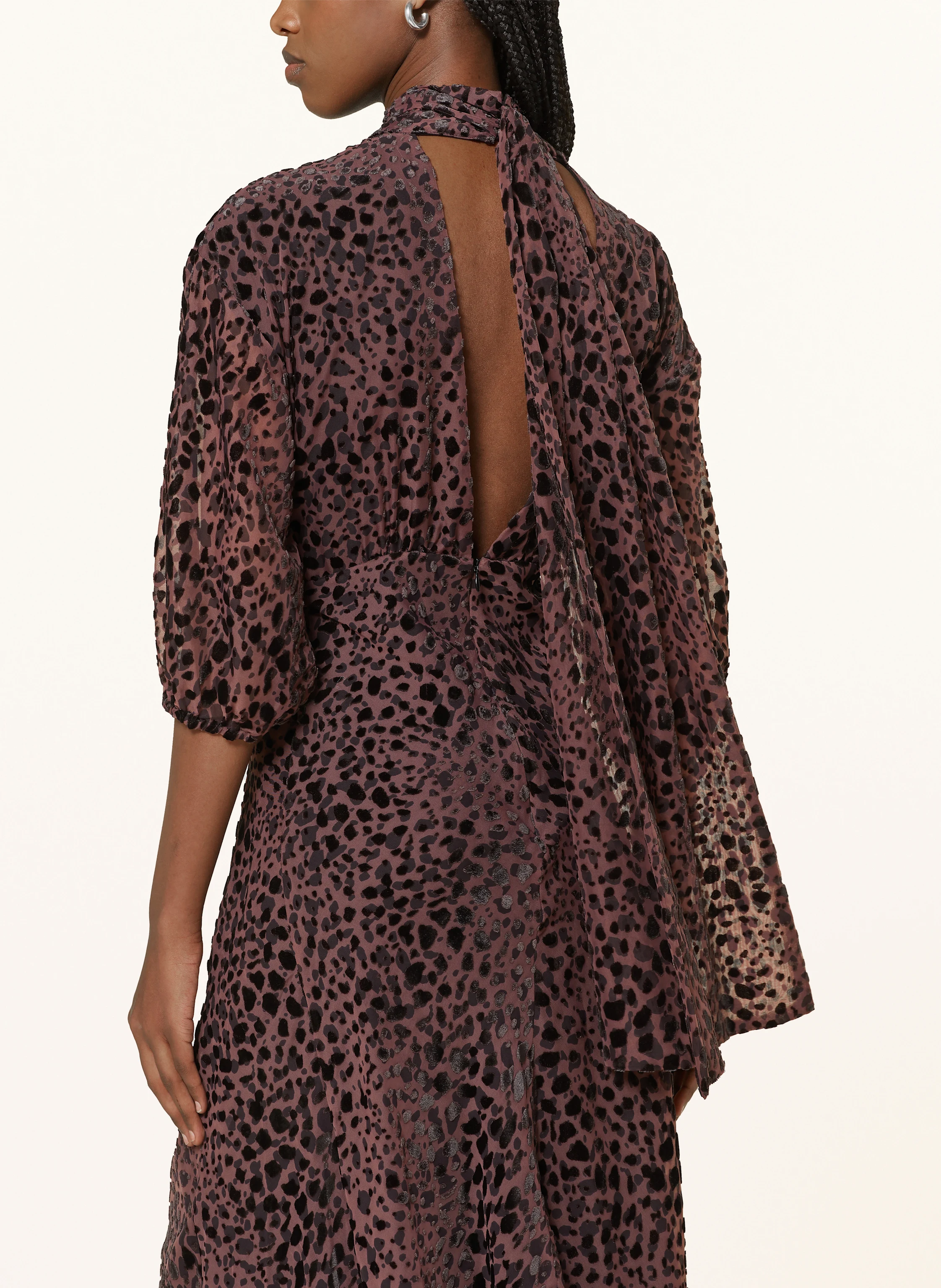 ba&sh Schluppenkleid DUNY mit Cut-out und 3/4-Arm