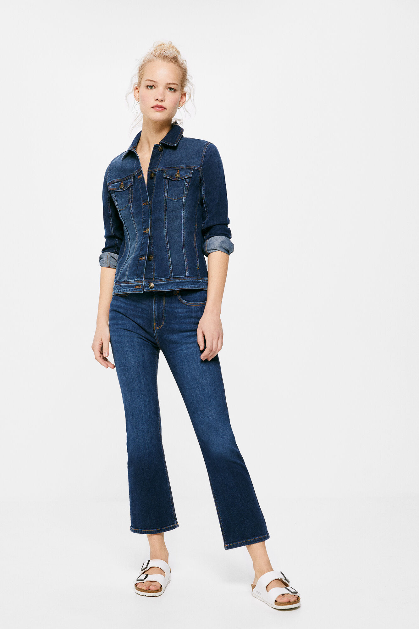 Calça jeans flare com lavagem sustentável - azul médio