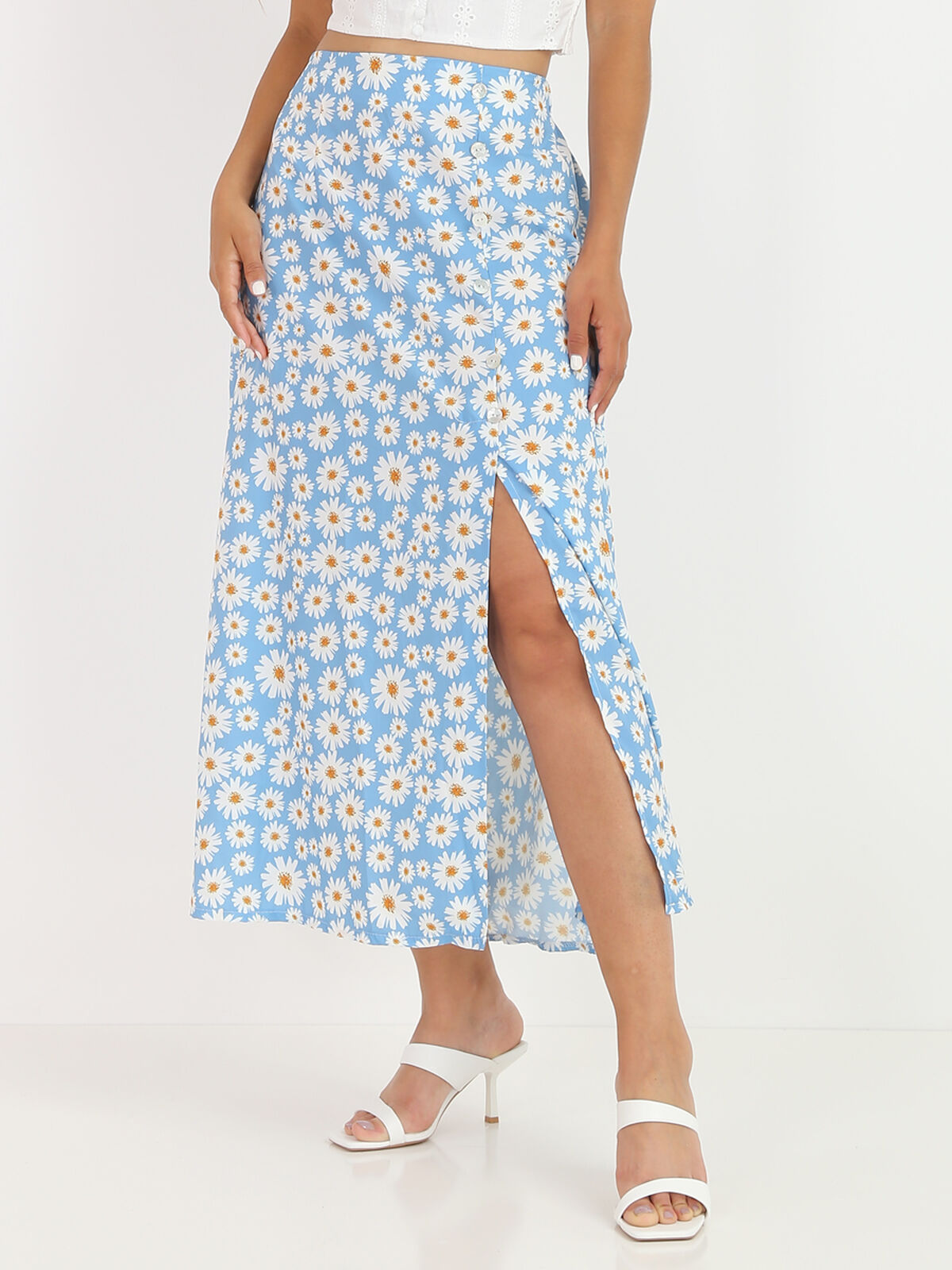 Jupe mi-longue fendue à fleurs- Bleu clair