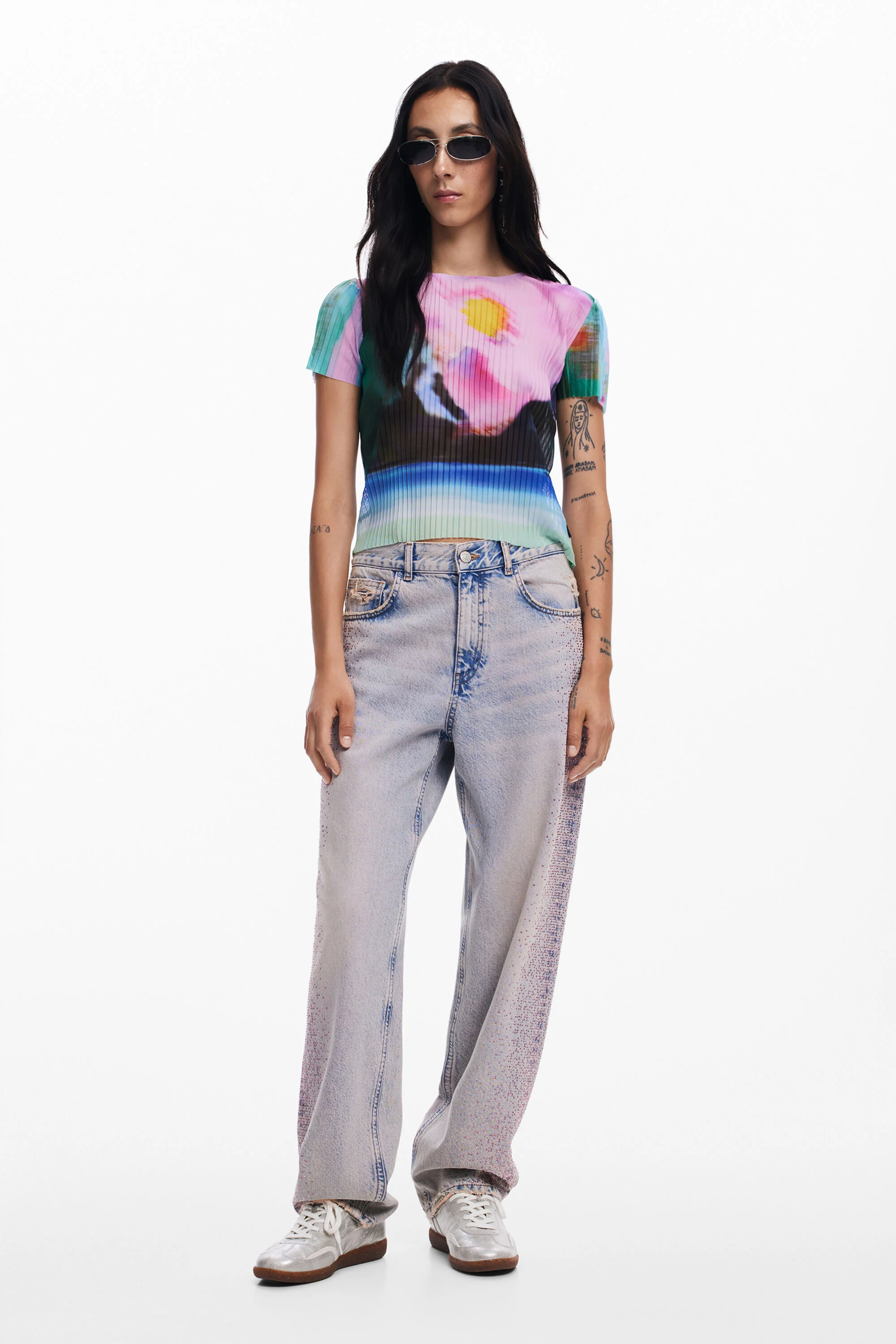 camiseta com paisagem desfocada