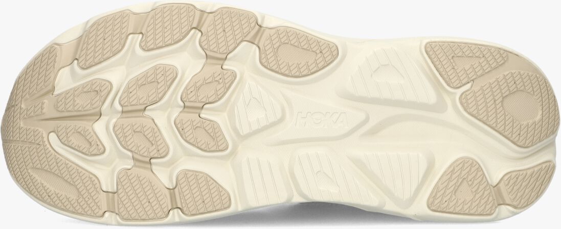 beige hoka lage sneakers clifton 10