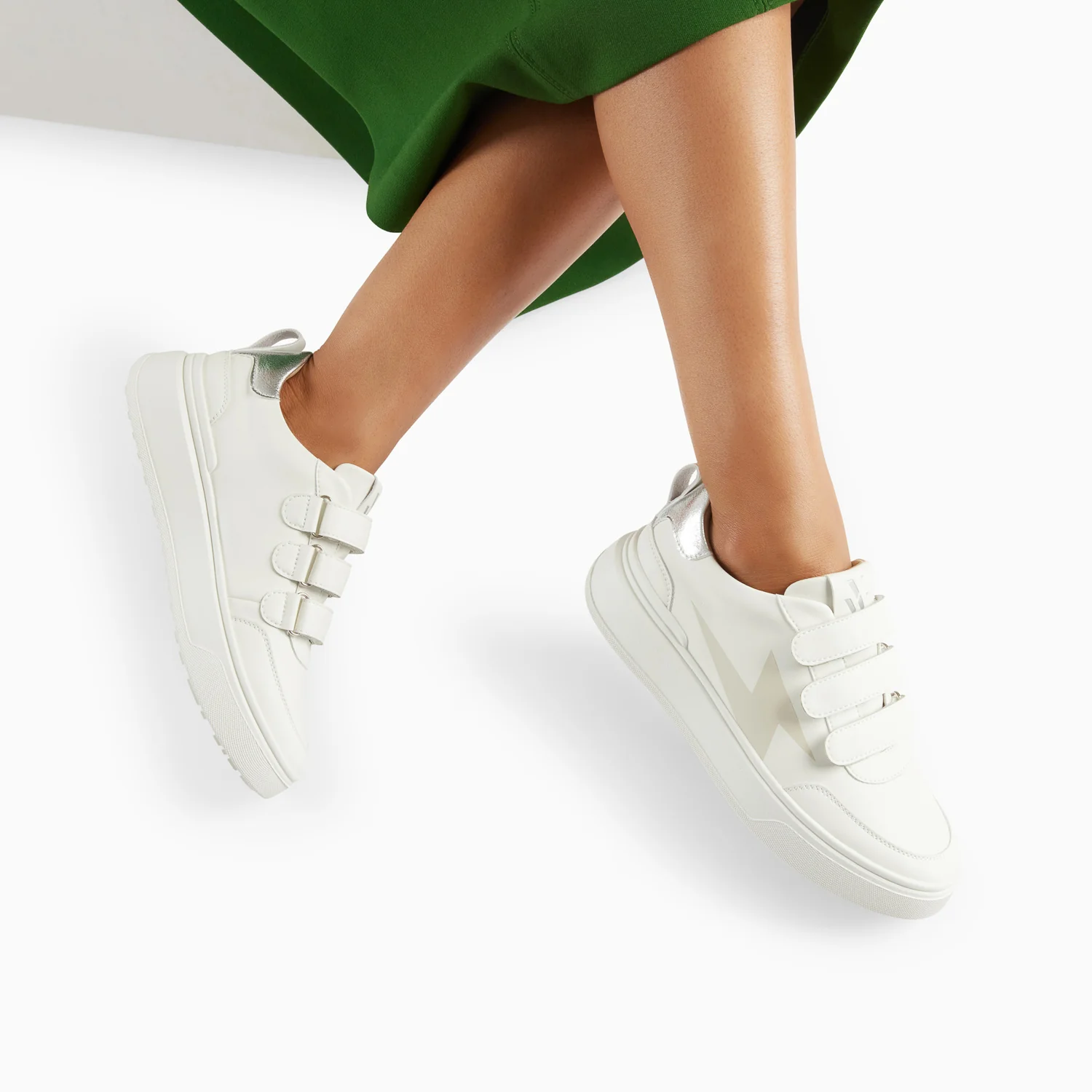 Sneakers-Baskets éclair Lison blanc et argent à scratchs