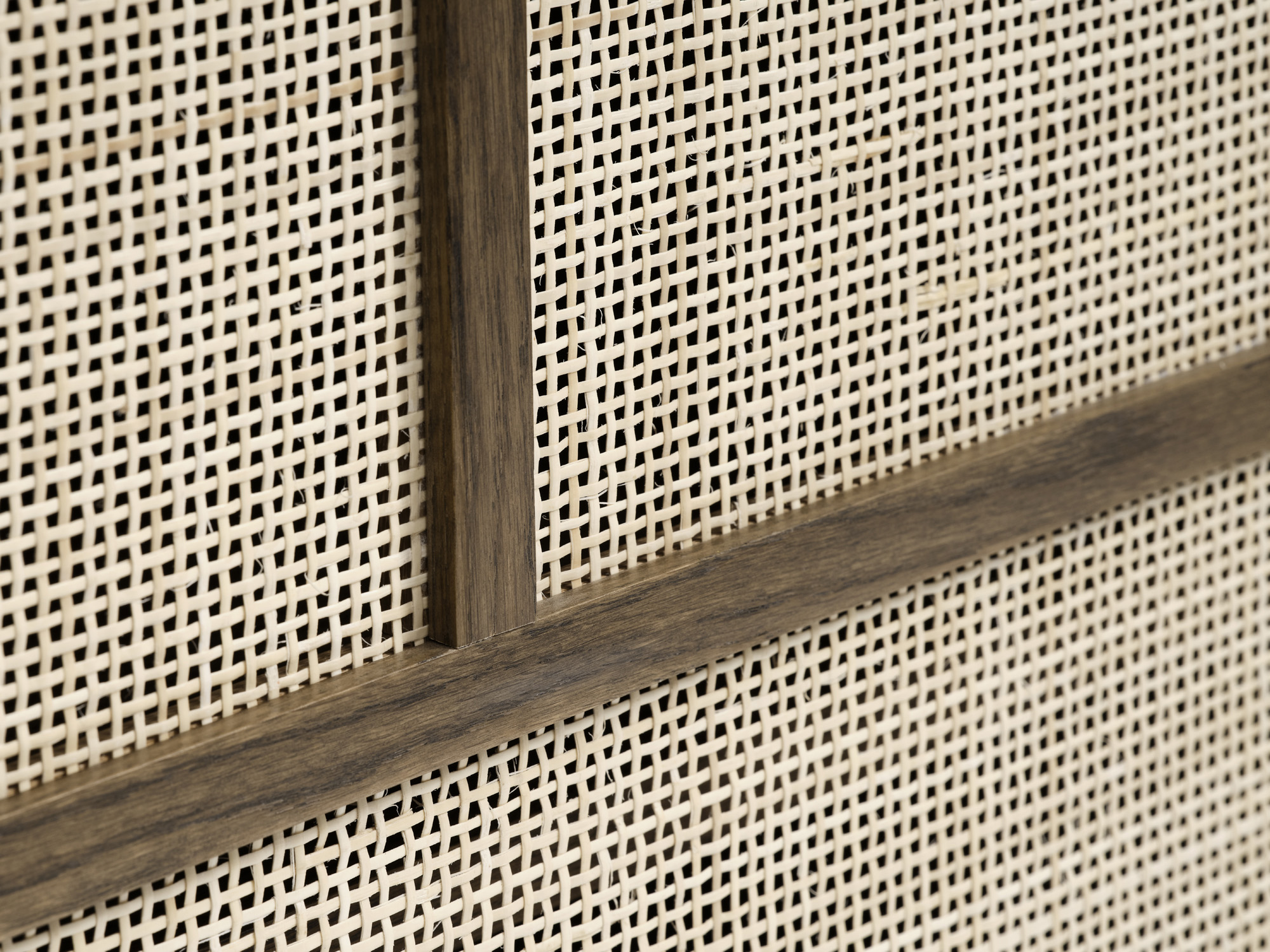 Dressoir Yass smoked eiken met rattan
