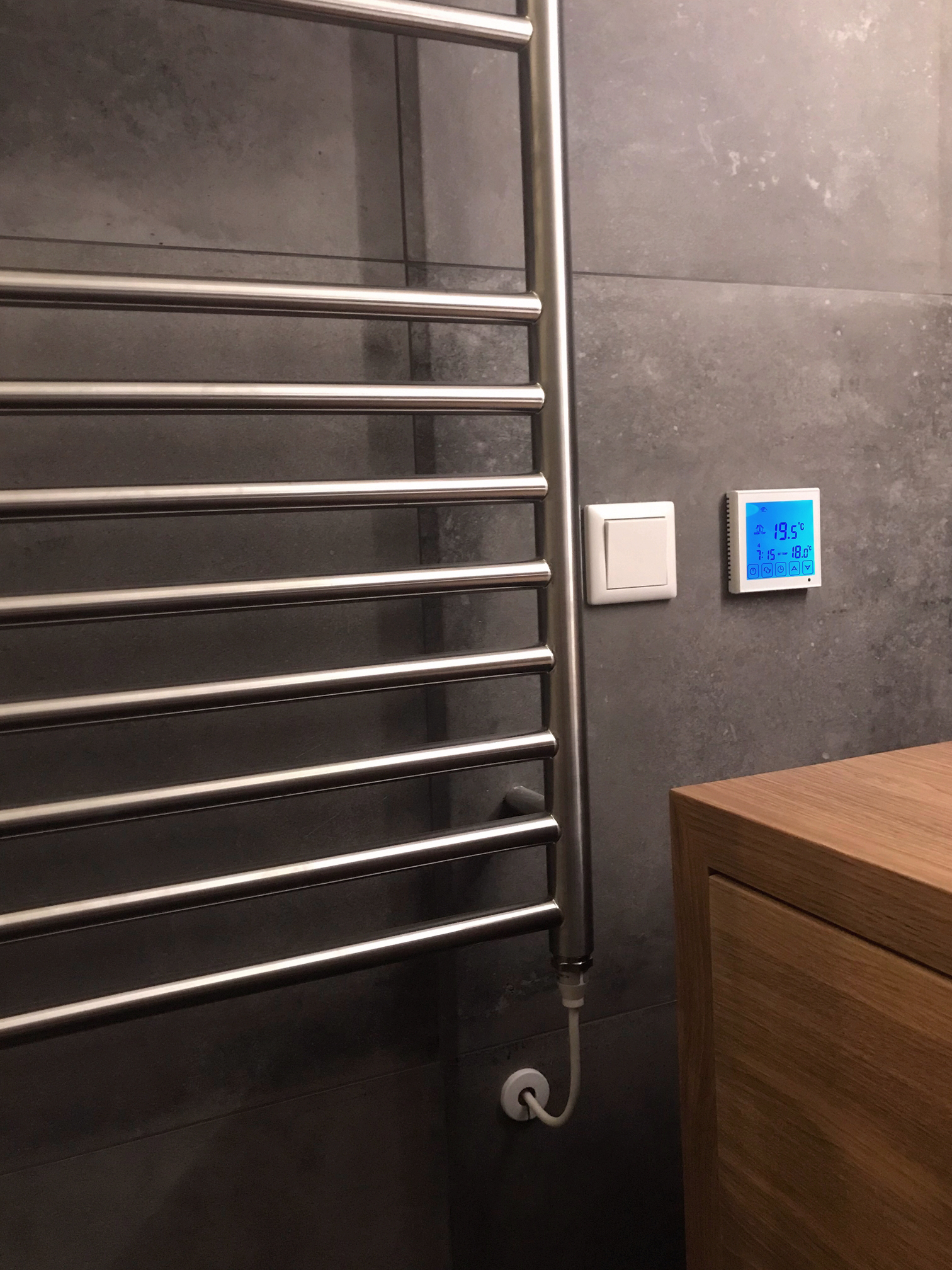 SSI Design Athena elektrische radiator met zwarte digitale thermostaat RVS geborsteld 80x50cm 150W