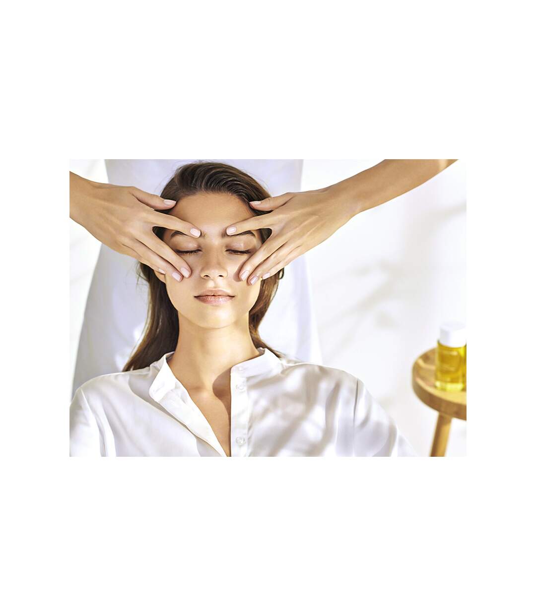 Pause Bien-être en Boutique & Spa Clarins : soin visage et 20€ de bon d’achat sur les produits Clarins - SMARTBOX - Coffret Cadeau Bien-être