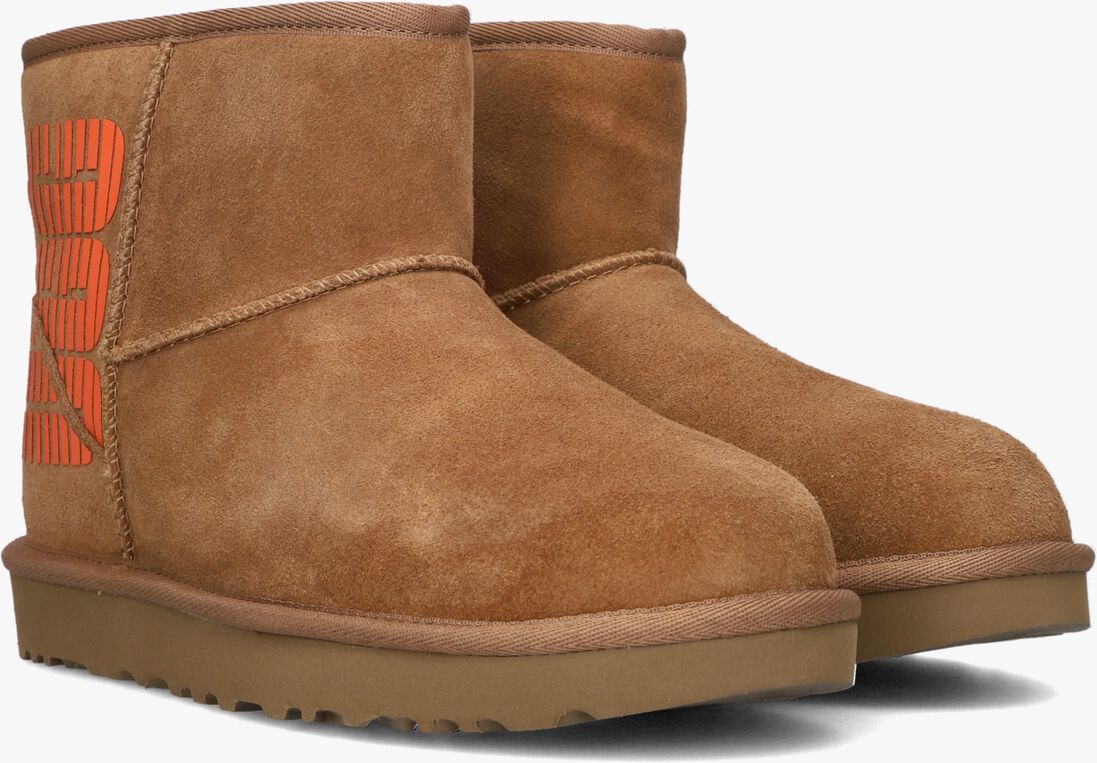 UGG camel ugg vachtlaarzen classic mini ugg side logo