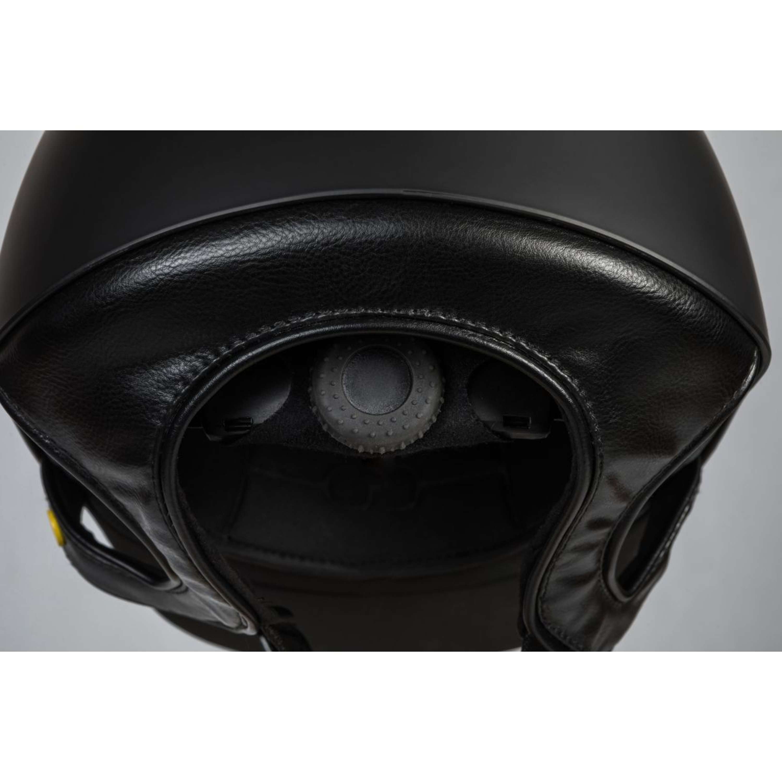 Back on Track Cap Silves Smooth Top Mips Zwart
