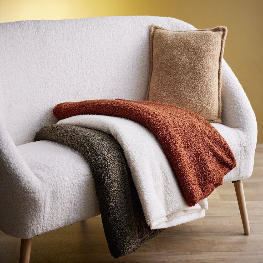 Plaid bouclette 130x160cm polyester 3 coloris