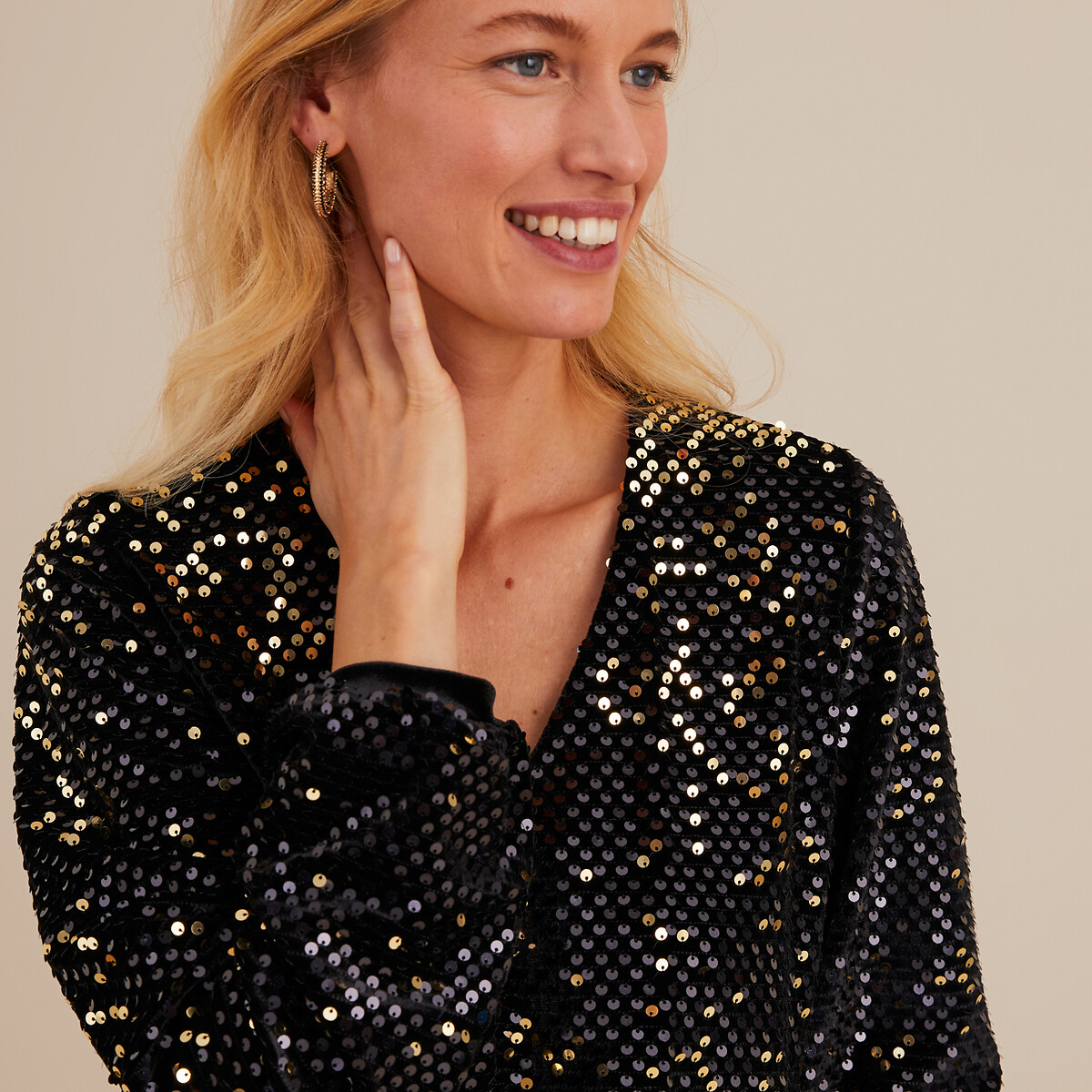 ANNE WEYBURN<br>Camiseta com decote em V, calças boca de sino, manga longa