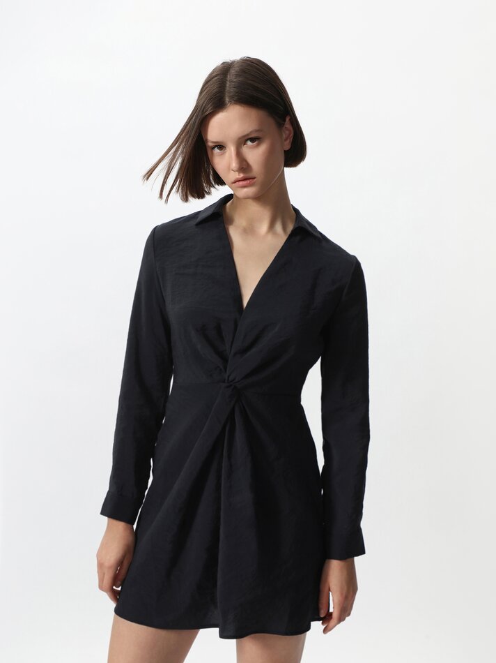Vestido curto envelope - Preto