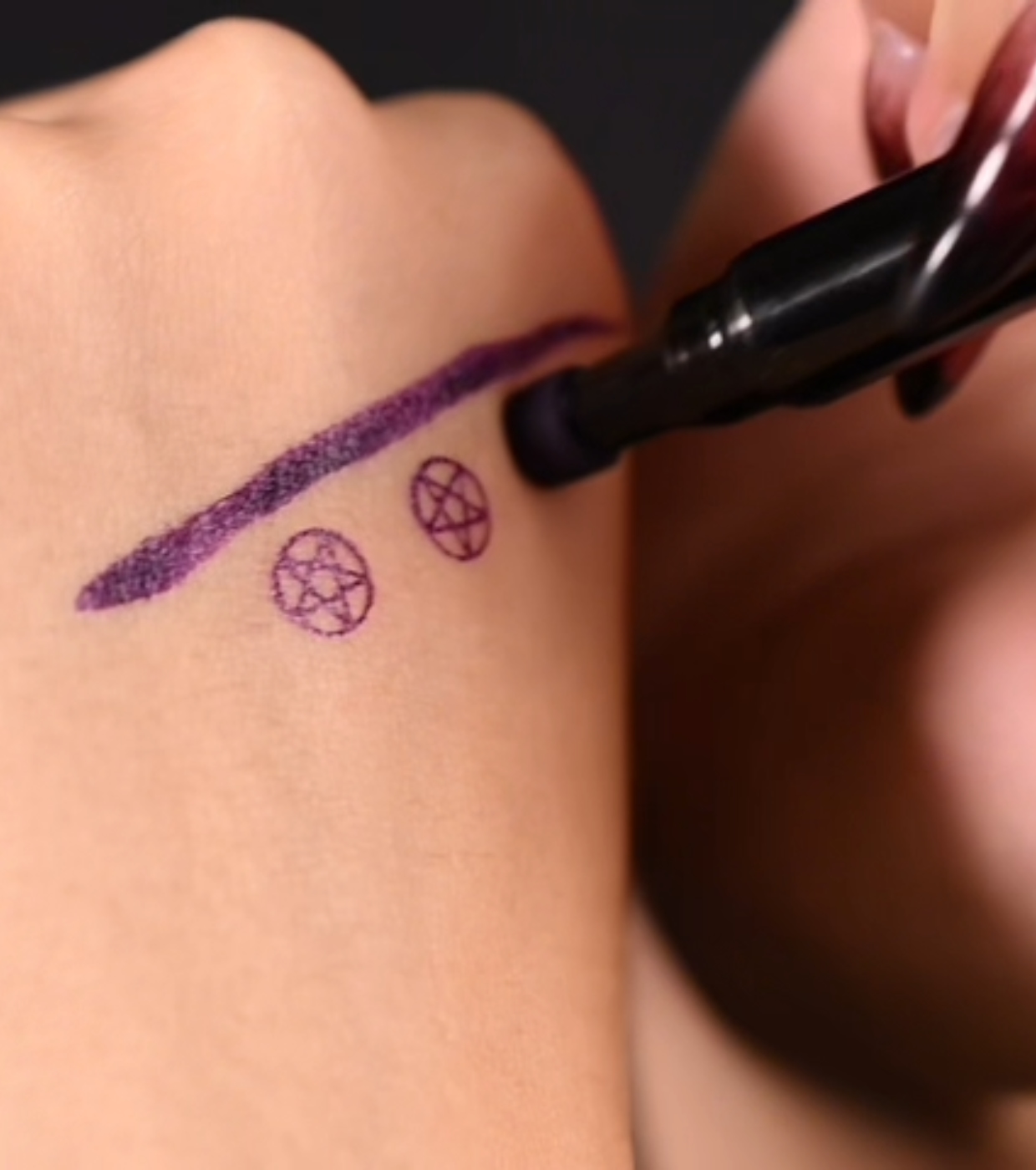 Lethal Cosmetics - *The Conjuring* - Delineador de duas pontas - Demon’s Mark