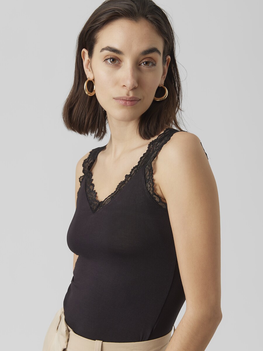 VERO MODA<br>Sutiã com alças largas de renda
