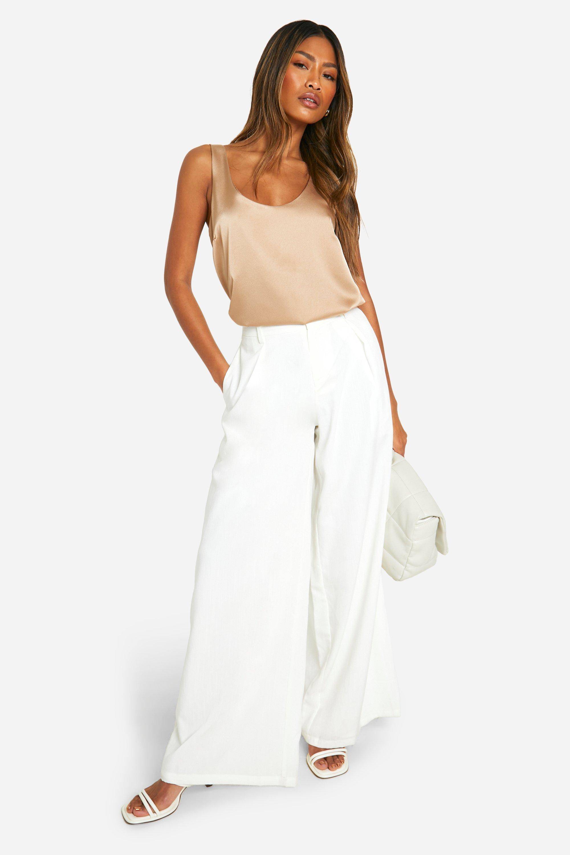 boohoo Cami en satin de base à col échancré