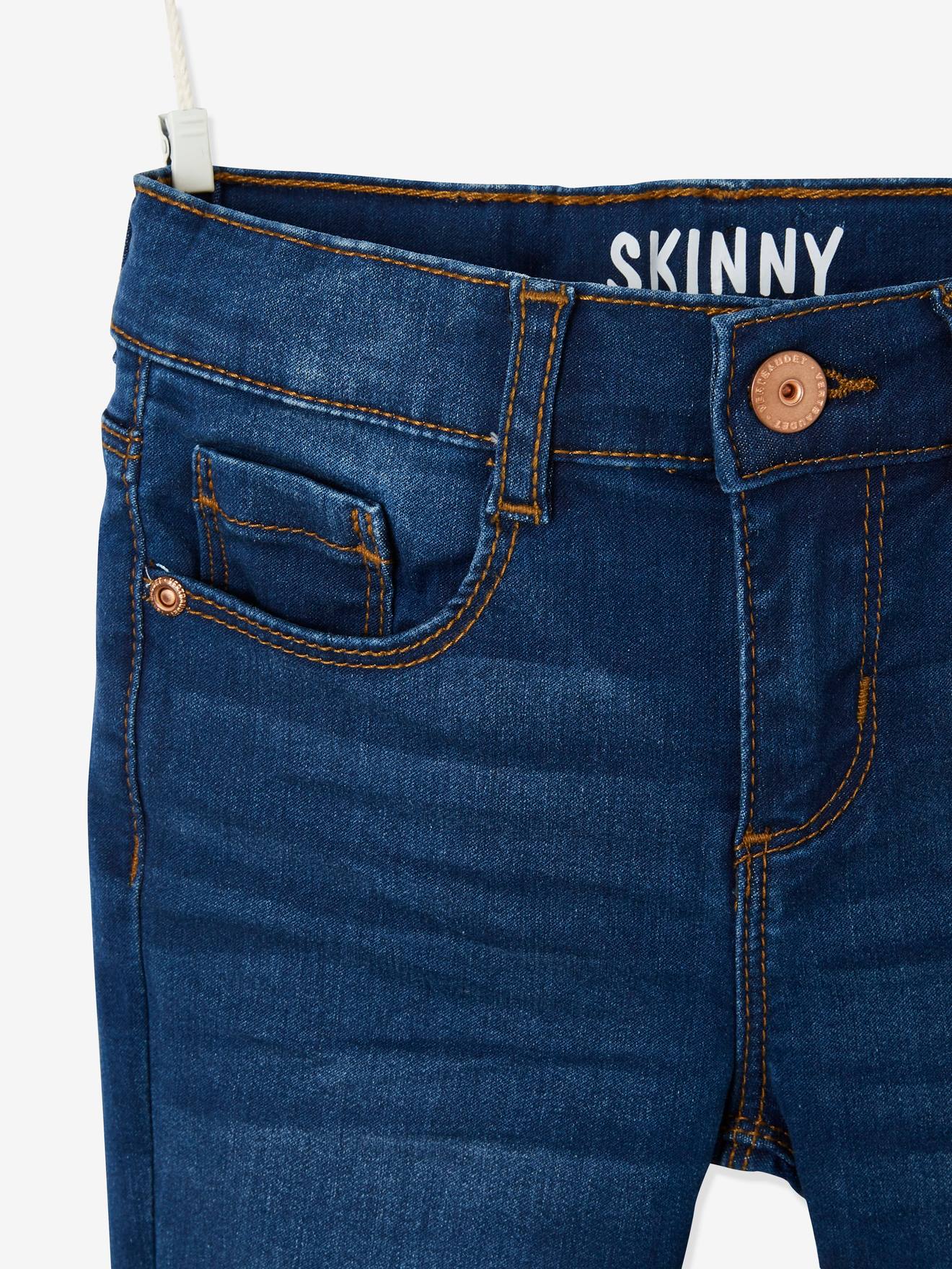 Calça jeans skinny feminina, lavagem média azul.