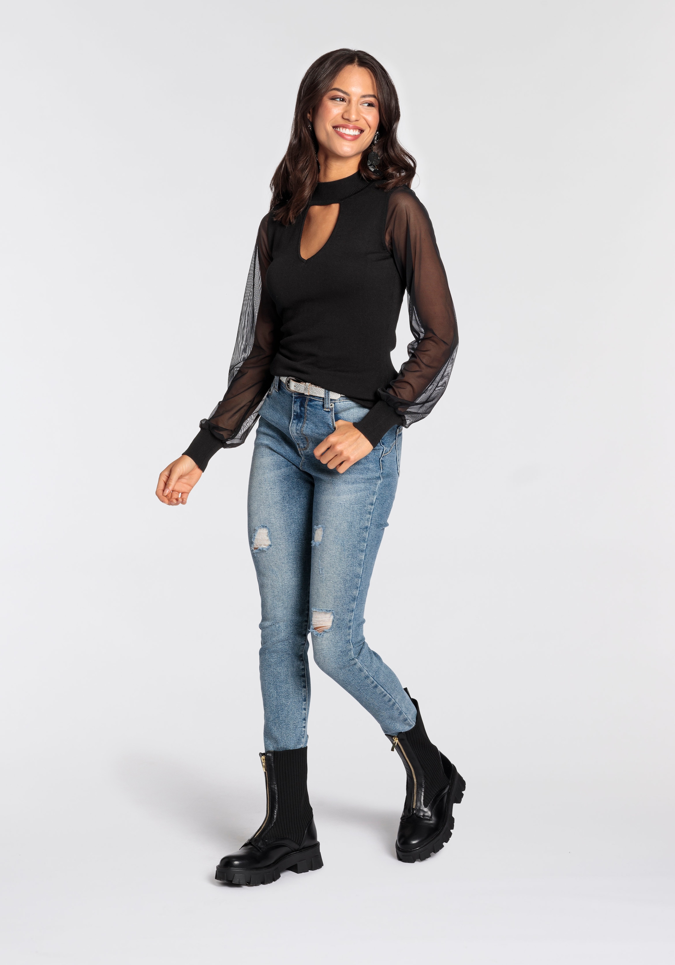 Melrose V-Ausschnitt-Pullover , mit femininen Mesh-Ärmeln und Cut-Out
