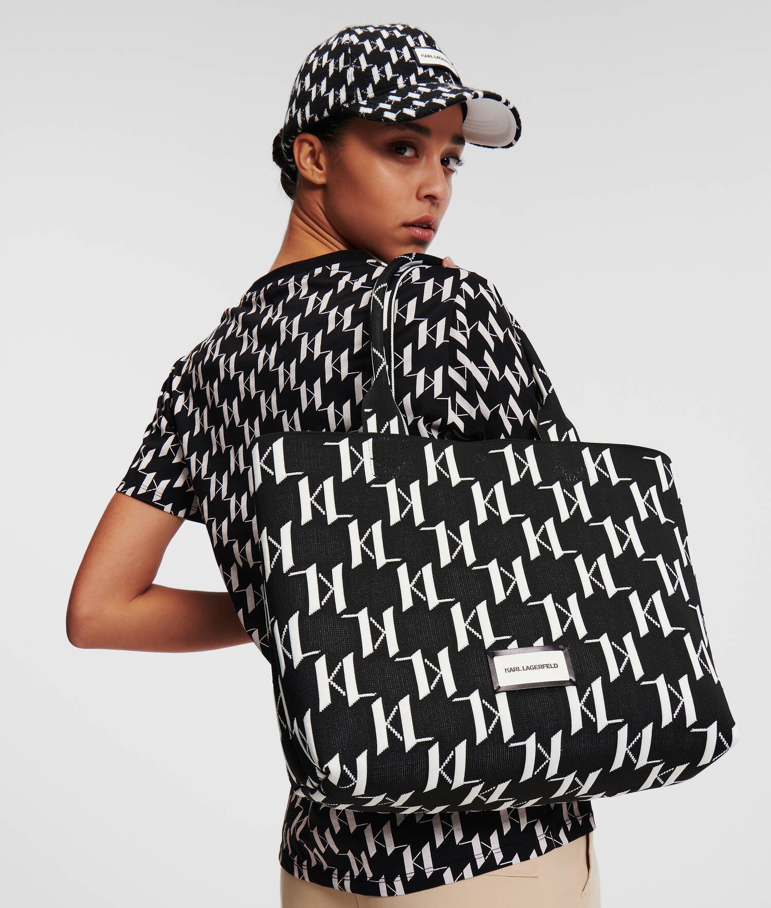 GRAND SAC CABAS EN TRICOT K/MONOGRAM