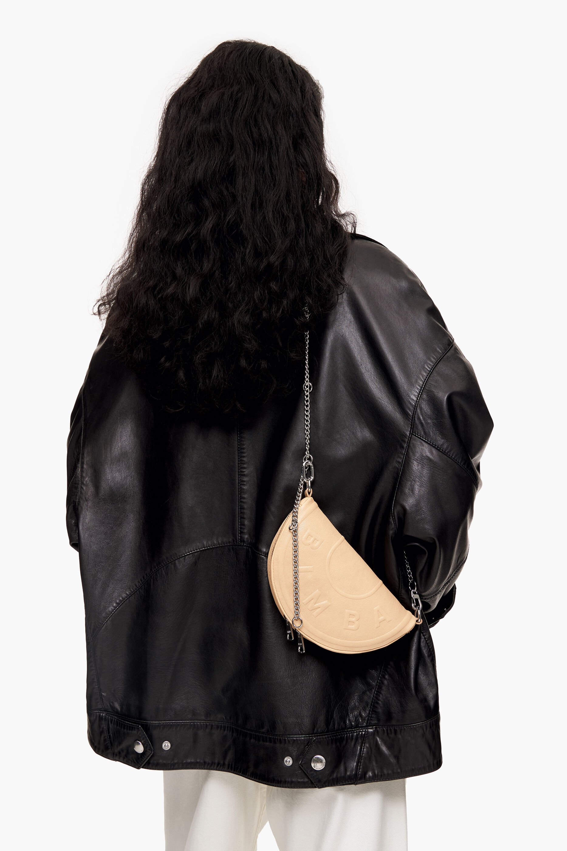 Bolsa de ombro Chimo XS em couro cor areia.