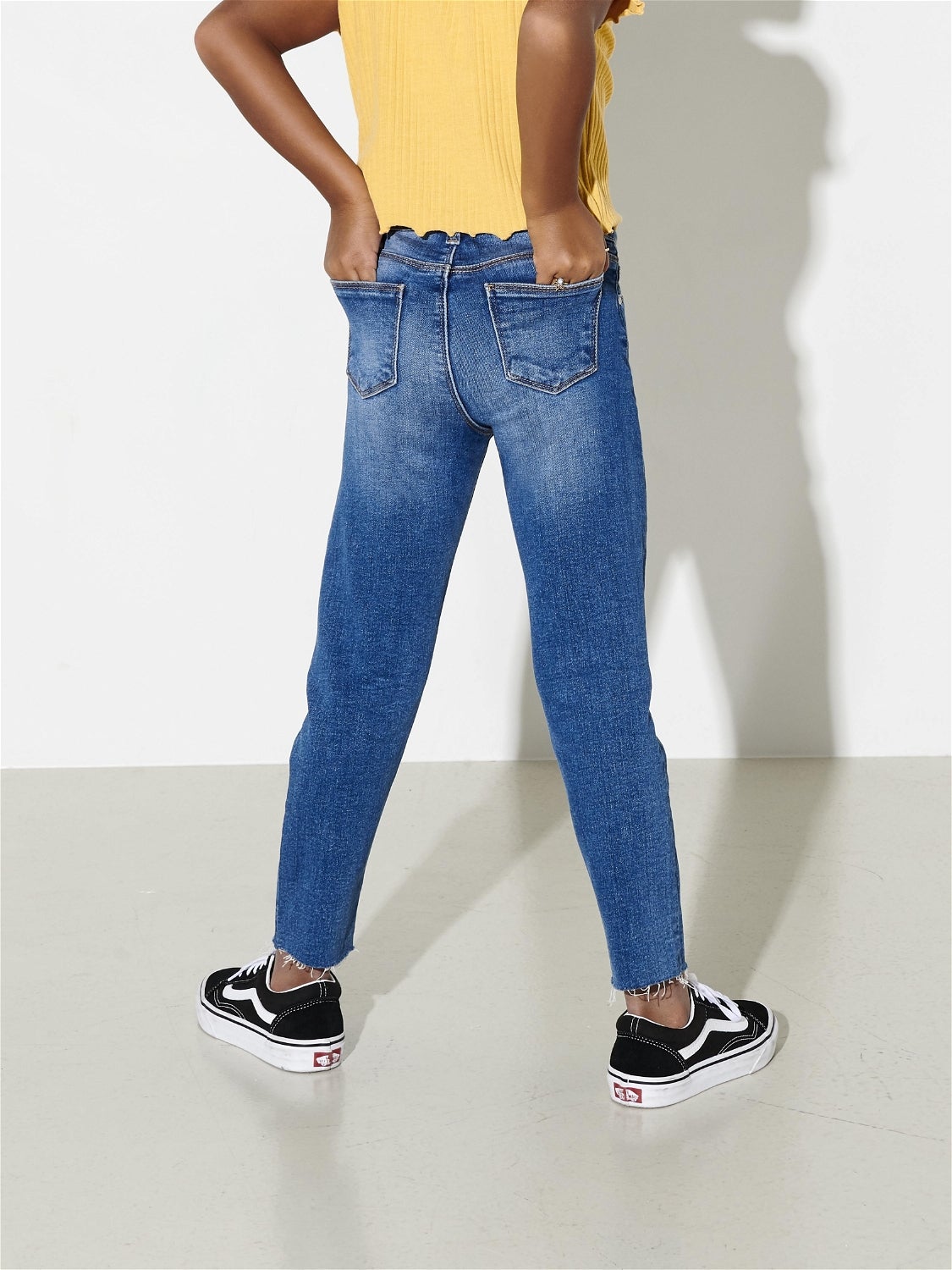 KONEMILY Mittlere Taille Gerade geschnitten Jeans Medium Blue Denim