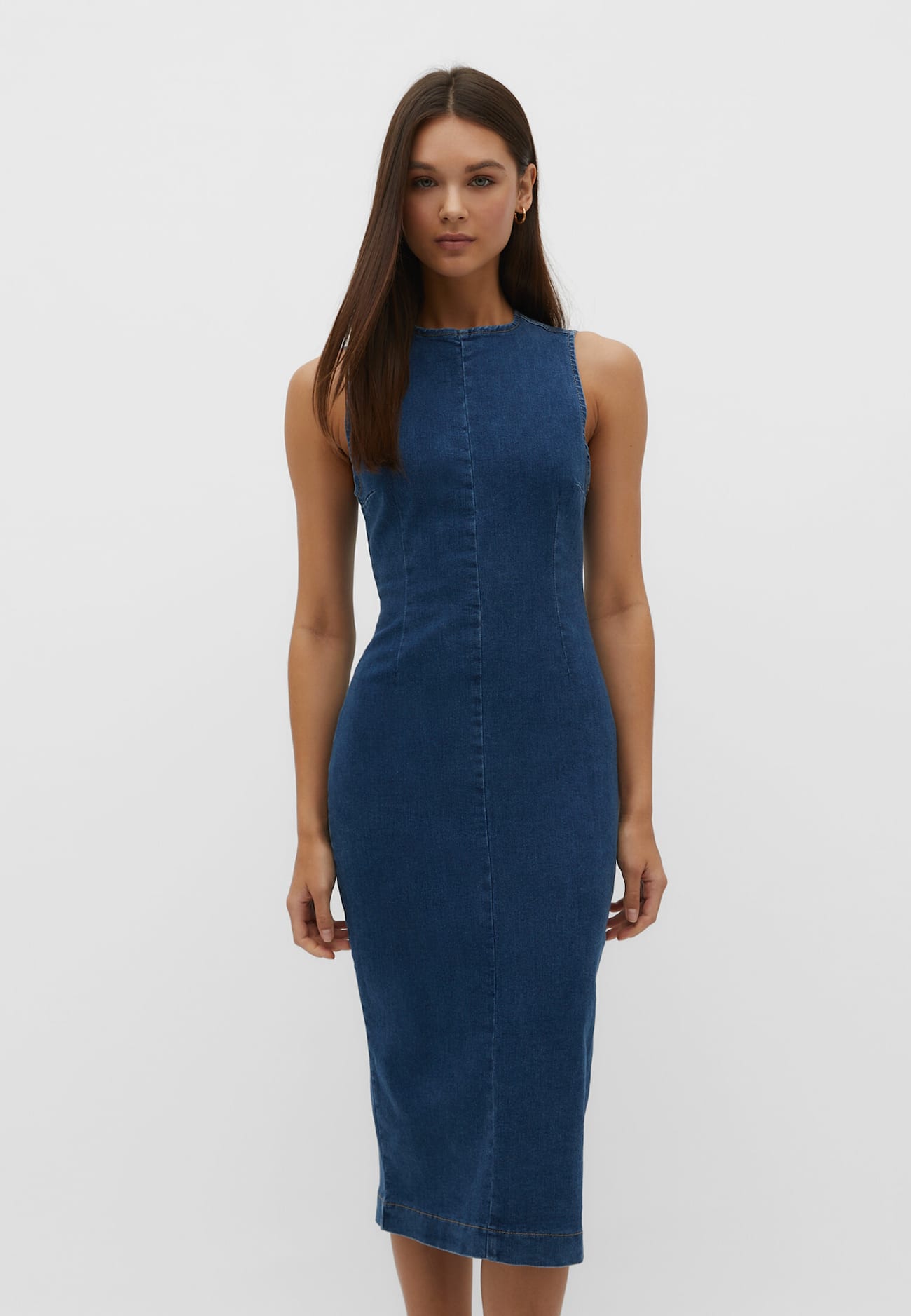 Vestido midi justo em jeans