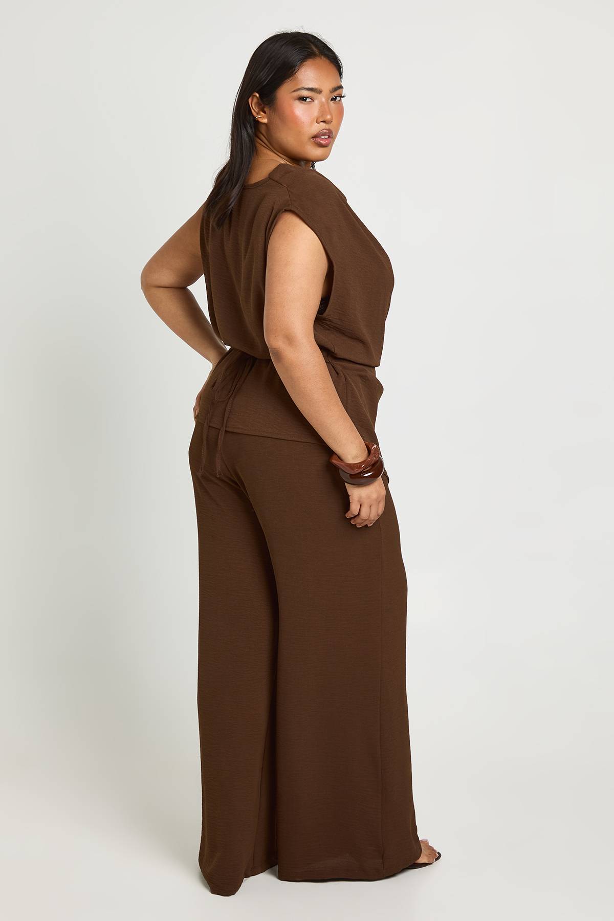 boohoo Ensemble Haut Grande Taille Col Bénitier Avec Détails De Finition Et Détail Dos Froncé & Pantalon Large Coordonné