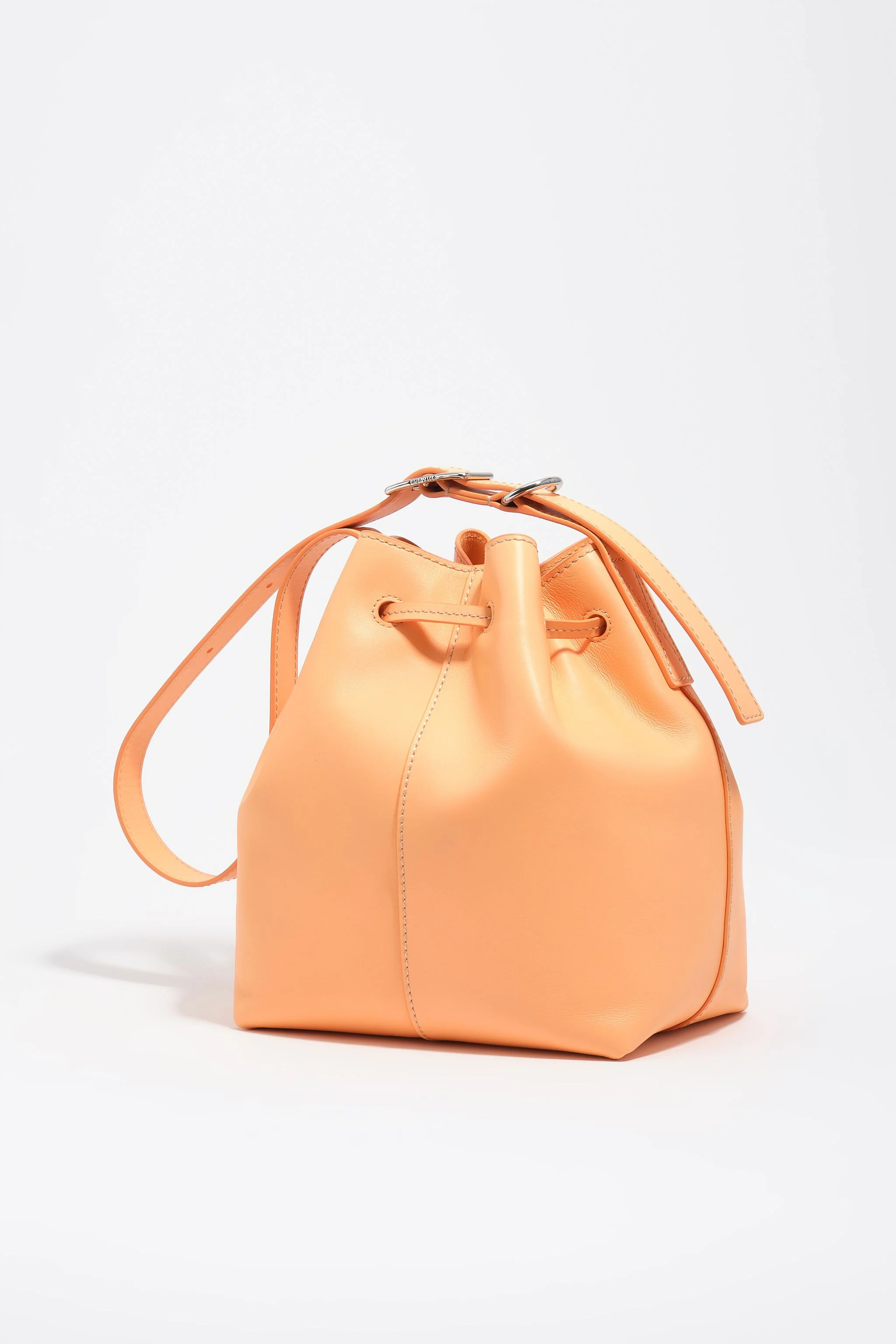 Bolsa tipo saco Carlino grande em couro laranja sorvete.