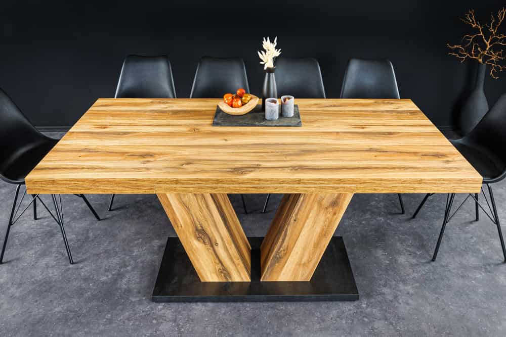 Ausziehbarer Esstisch MONTREAL 180-280cm natur Plankeneiche Holz-Design V-Gestell