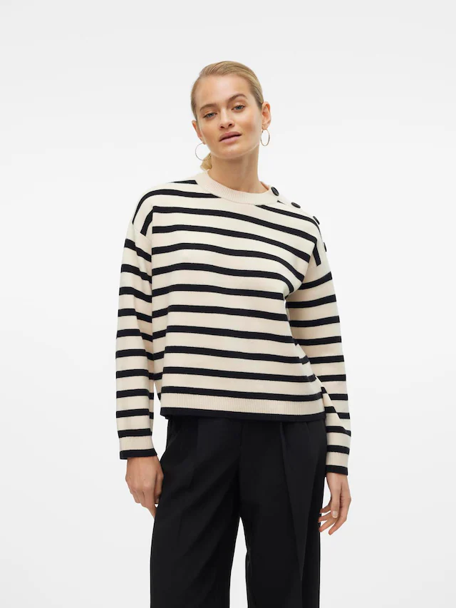 Vero Moda Rundhalspullover »VMSABA LS O-NECK BUTTON PULLOVER GA NOOS«, mit Zierknöpfen auf der linken Schulter