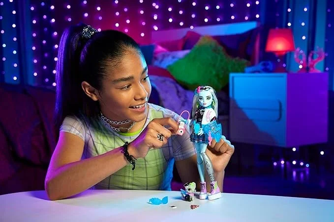 Monster High – Core Doll with Pet - Frankie (HXH73)