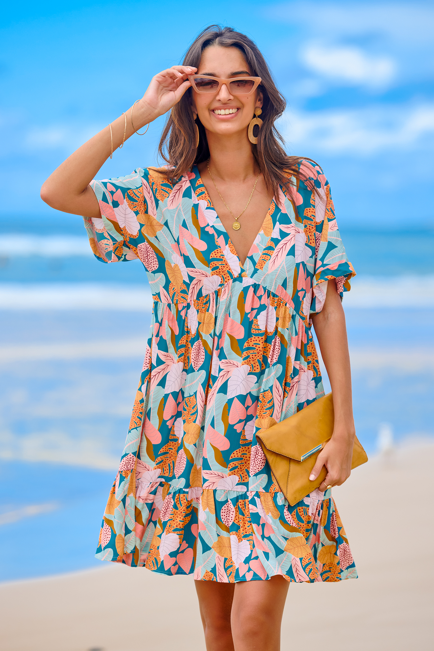 Robe mini à manches courtes