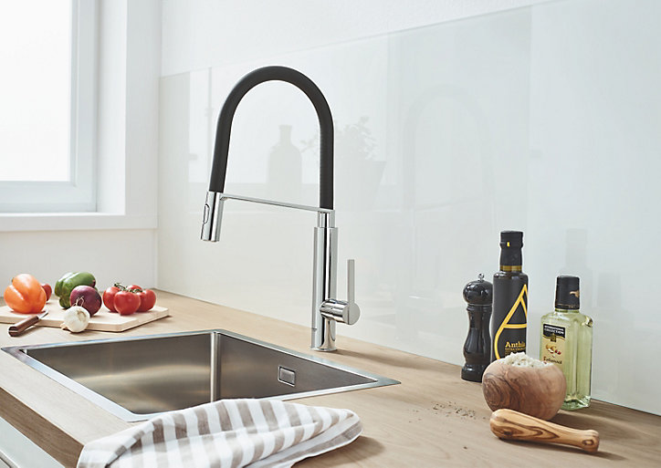 Mitigeur de cuisine avec douchette chromé noir Grohe Feel