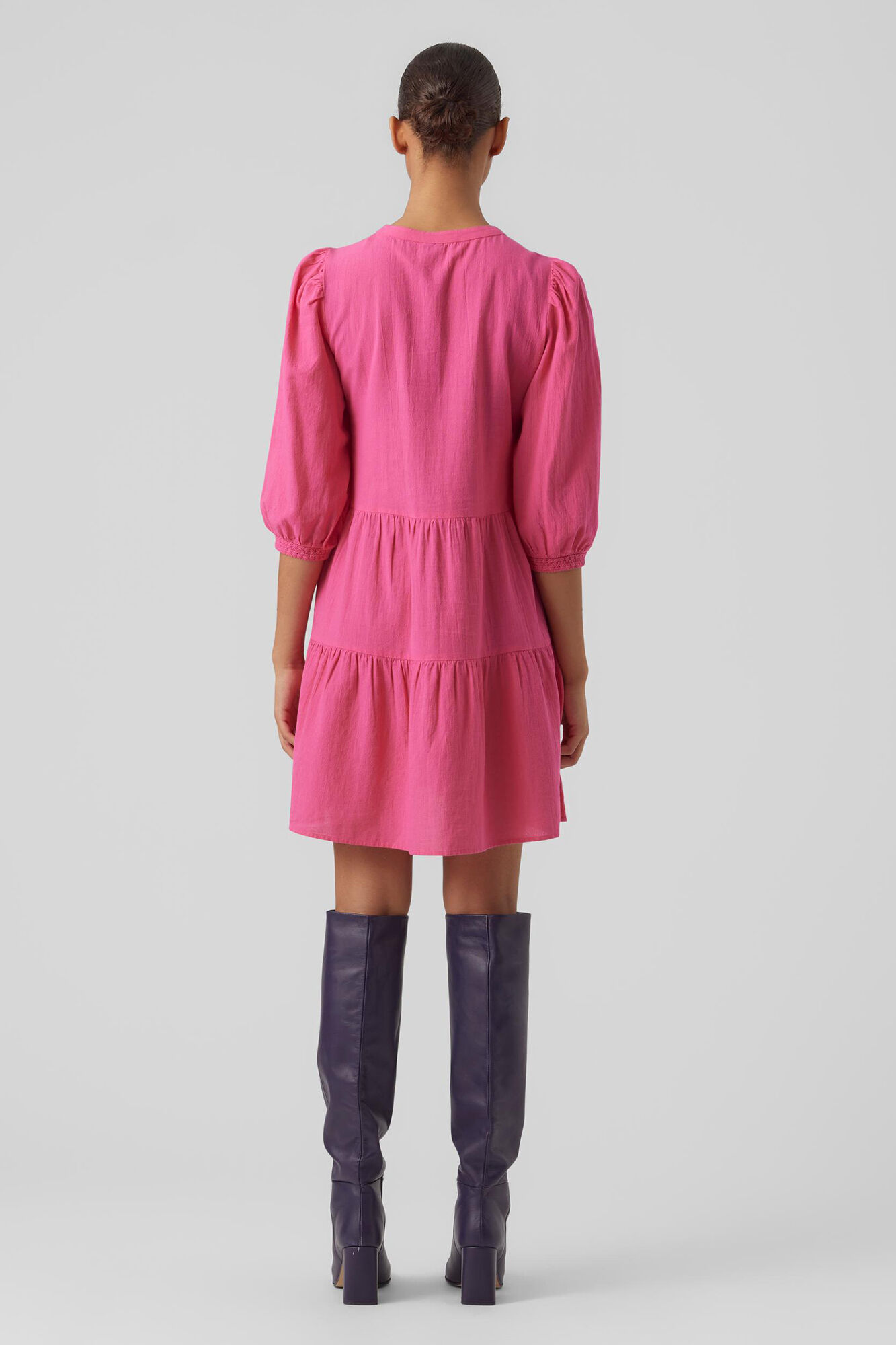 Vestido com mangas globo e fechamento com cordão na parte de trás - Rosa