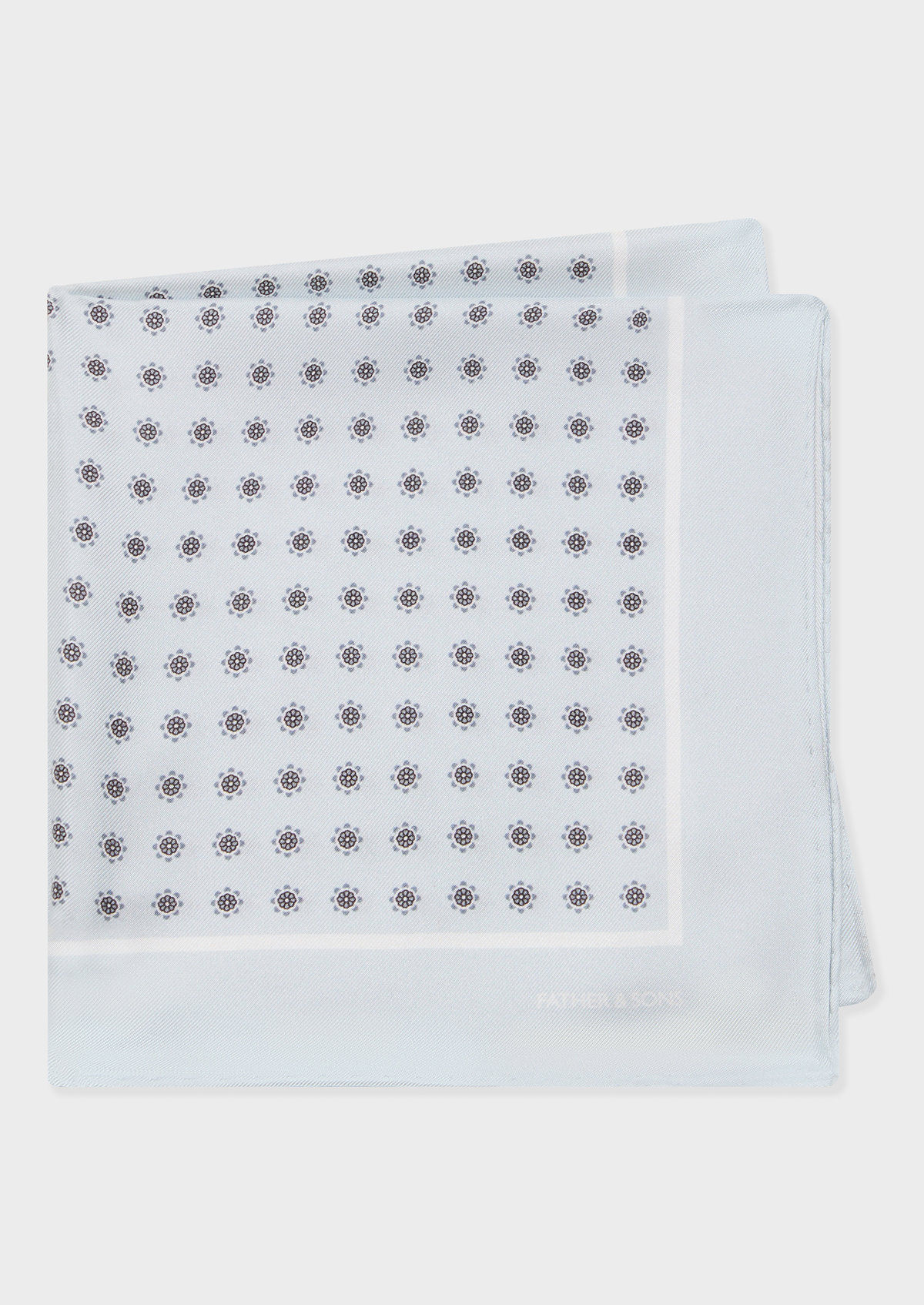 Pochette en soie grise à motif fantaisie noir et blanc