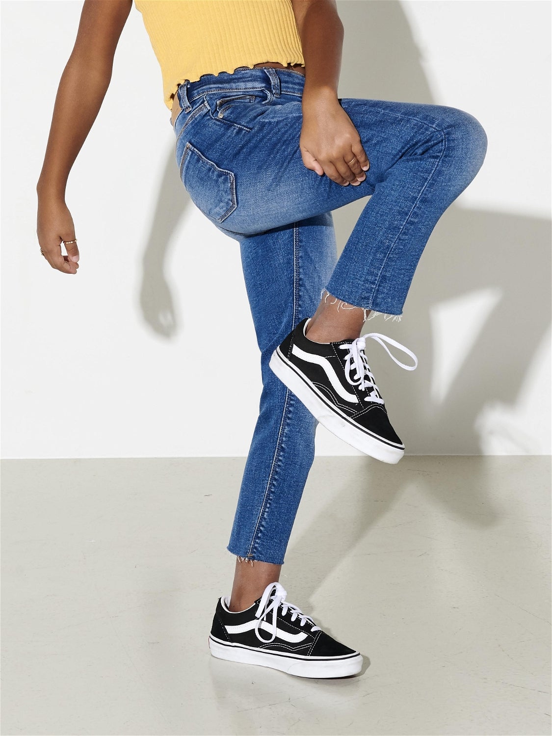 KONEMILY Mittlere Taille Gerade geschnitten Jeans Medium Blue Denim