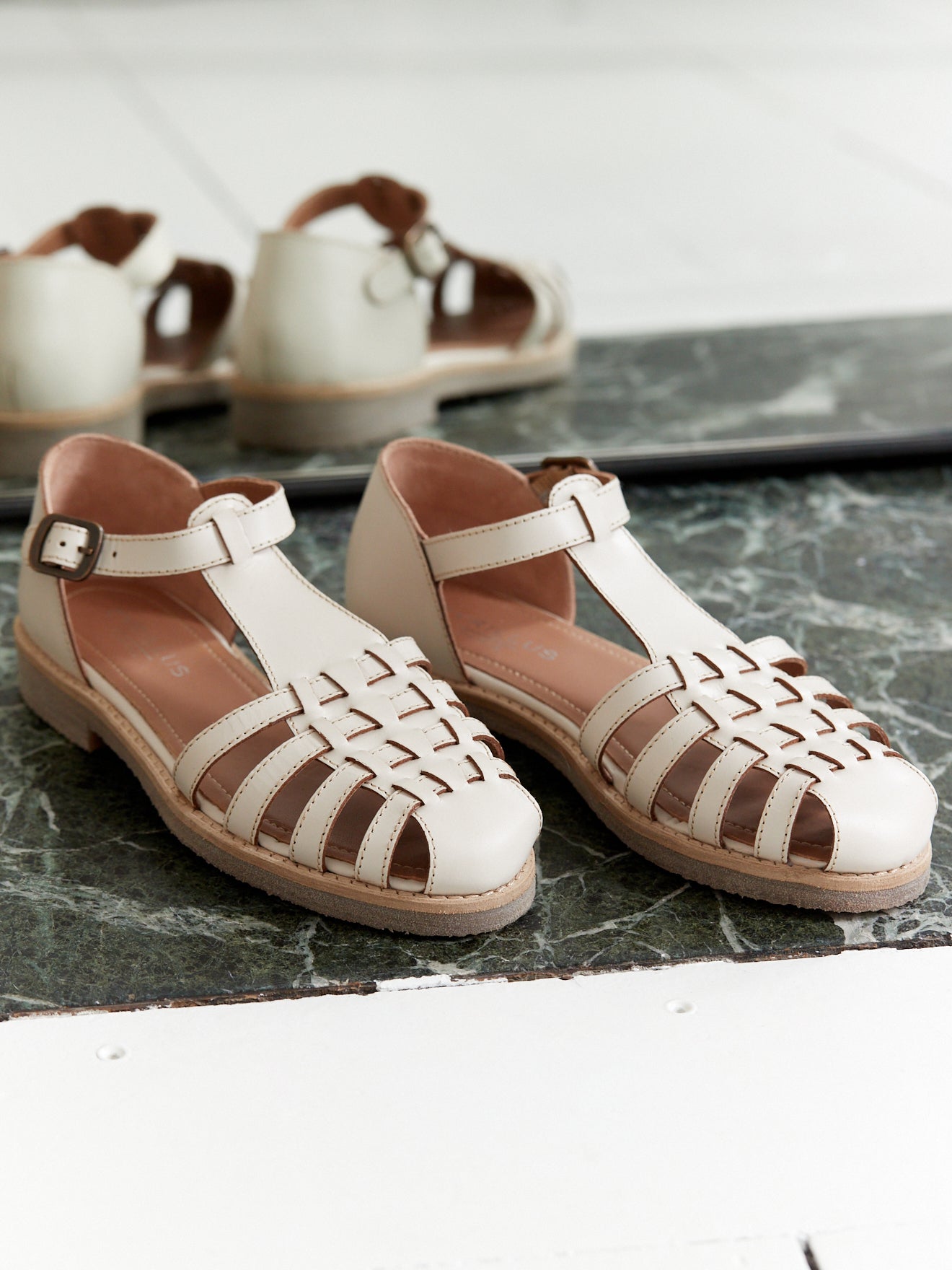 Sandales plates cuir style pêcheur