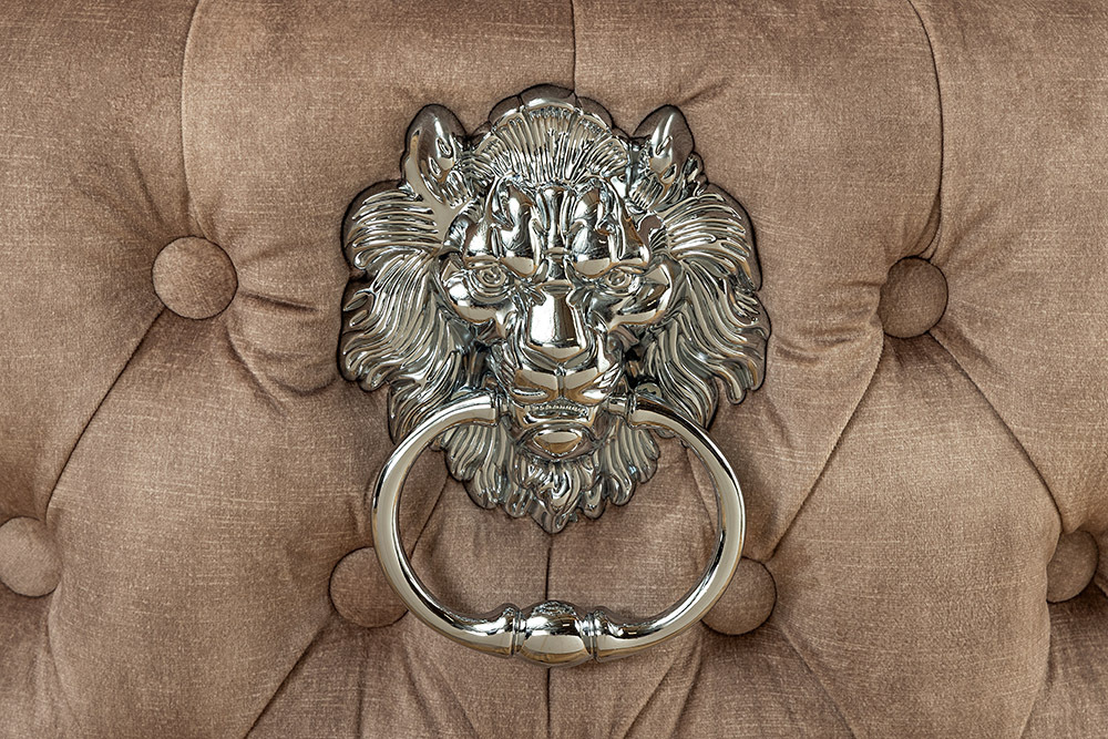 Chesterfield Stuhl CASTLE DELUXE beige Samt mit Löwenkopf Nieten