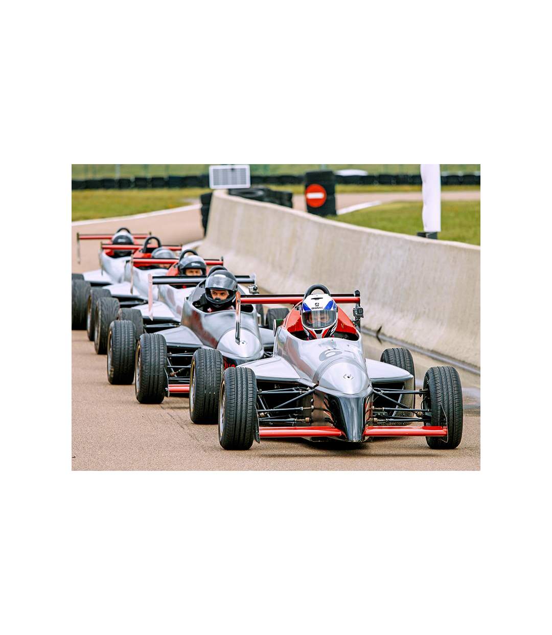 Stage de pilotage de 12 min en Formule Renault Campus sur circuit près de Paris - SMARTBOX - Coffret Cadeau Sport & Aventure