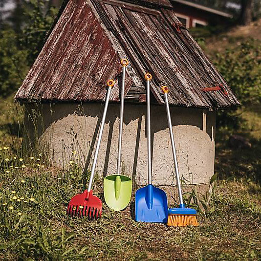 Pelle à neige pour enfant Fiskars aluminium et bleu