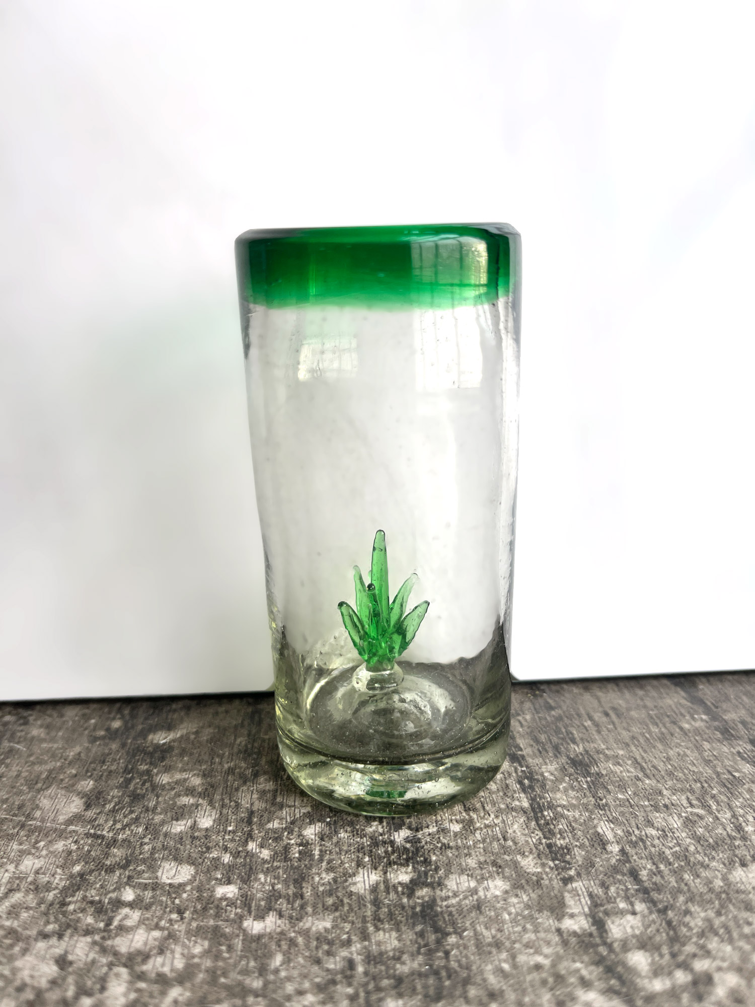 Tequilaglas grün, aus recyceltem Glas, Ø 4 cm, H 9 cm zu 7,80