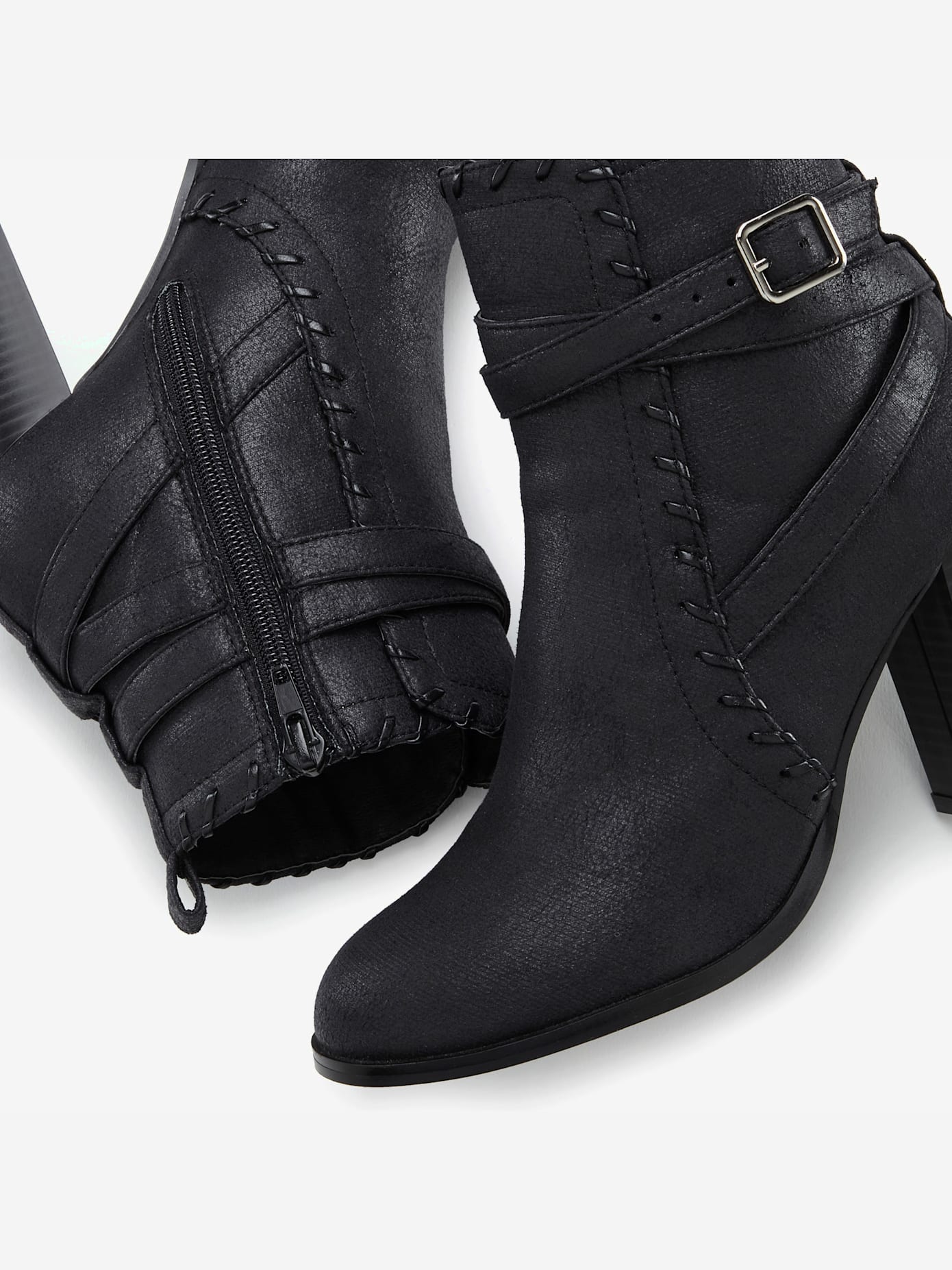 Bottines à talon haut talon bottier confortable et boucle décorative raffinée