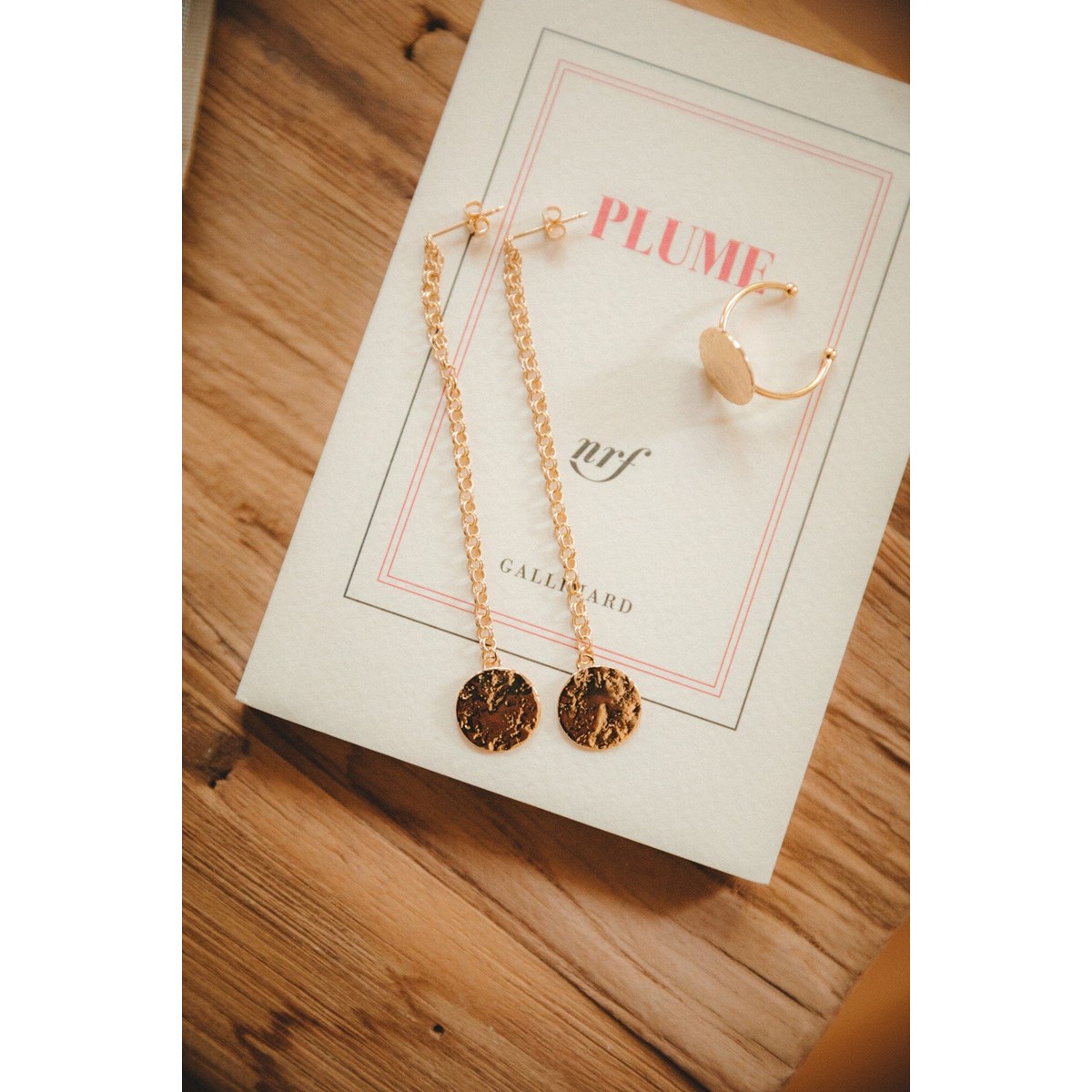 boucles d'oreilles pendantes ronds martelés doré à l'or fin - HESTIA