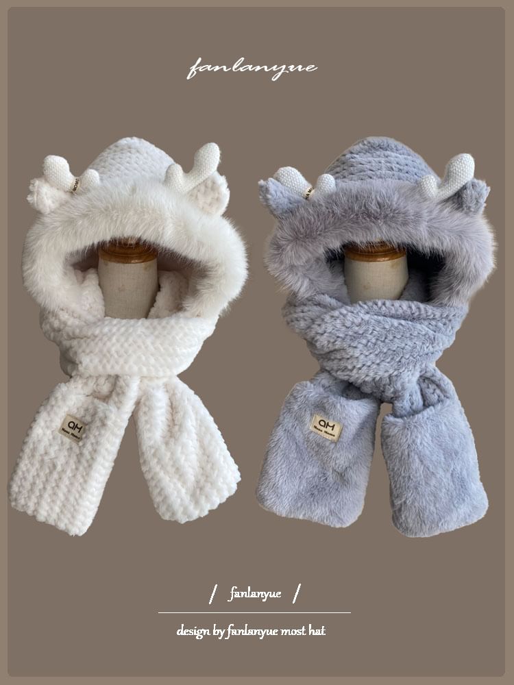 Zaalouk - Hertenhoorn Fluffy Hooded Scarf