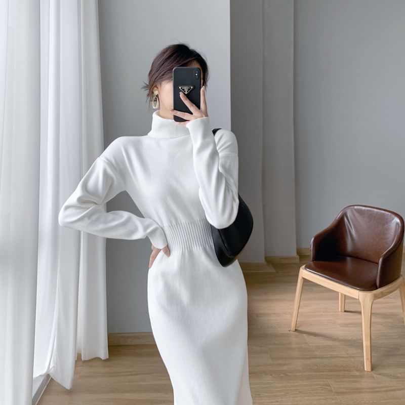 Bornite - Lange mouwen, mockneck, effen midi-truijurk