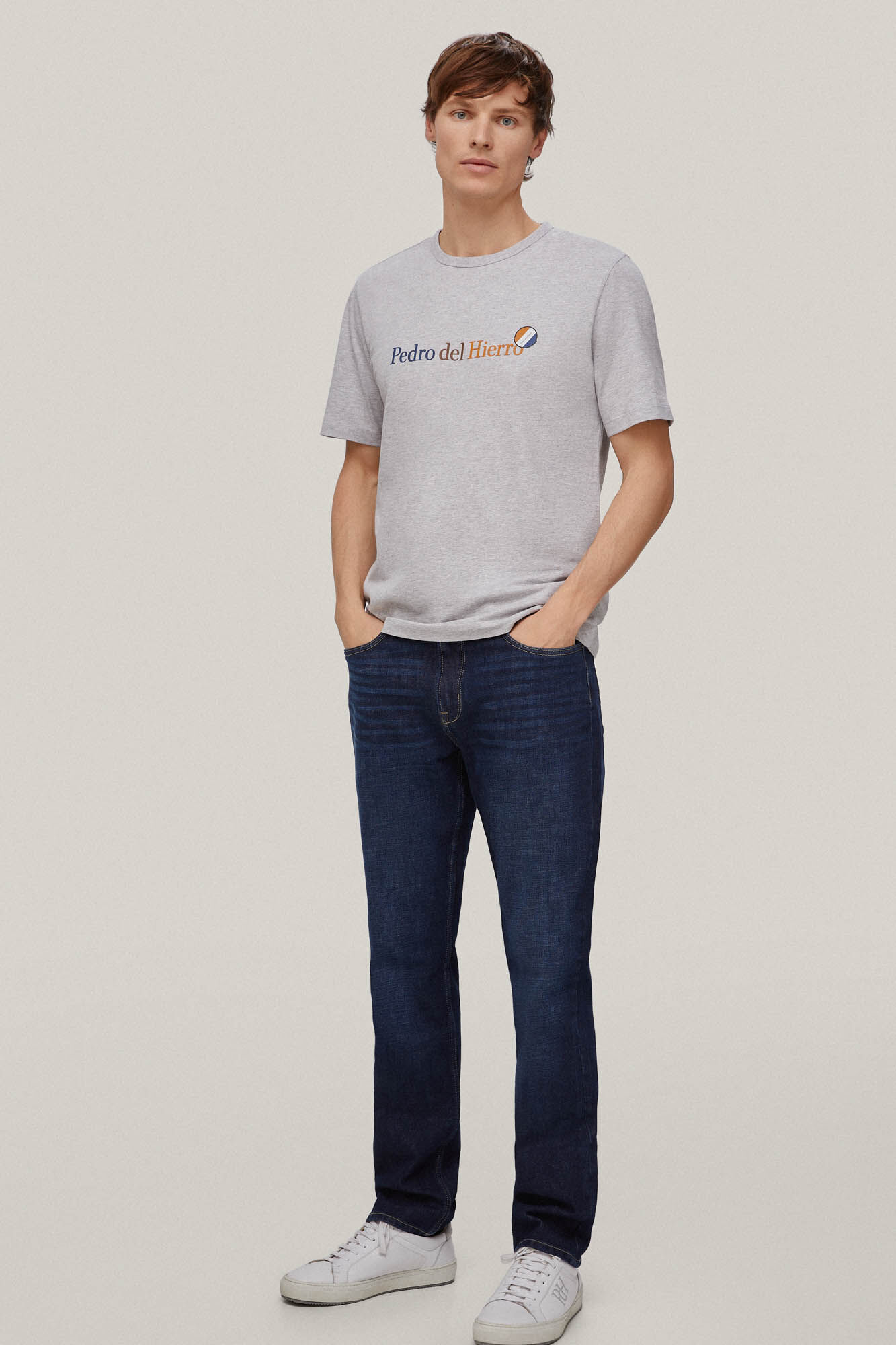 Camiseta com logo grande - Cinza